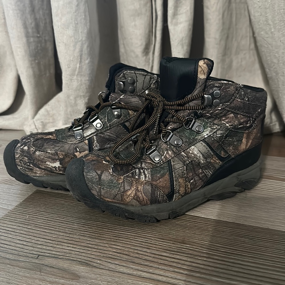 Youth camo hiking boots